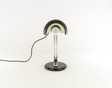 Model Flash table lamp by Joe Colombo for Oluce as seen from the front