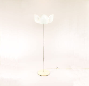Dafne Floor Lamp by Olaf von Bohr for Valenti in its full glory