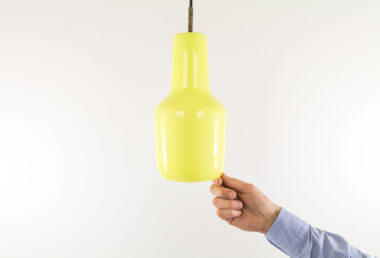 Yellow pendant made of Murano glass by Massimo Vignelli for Venini with an indication of the size