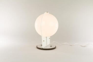 White table lamp made of 2 white half-spheres in molded plastic, resembling a Sirio lamp by Guzzini in its full glory