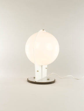 White table lamp made of 2 white half-spheres in molded plastic, resembling a Sirio lamp by Guzzini