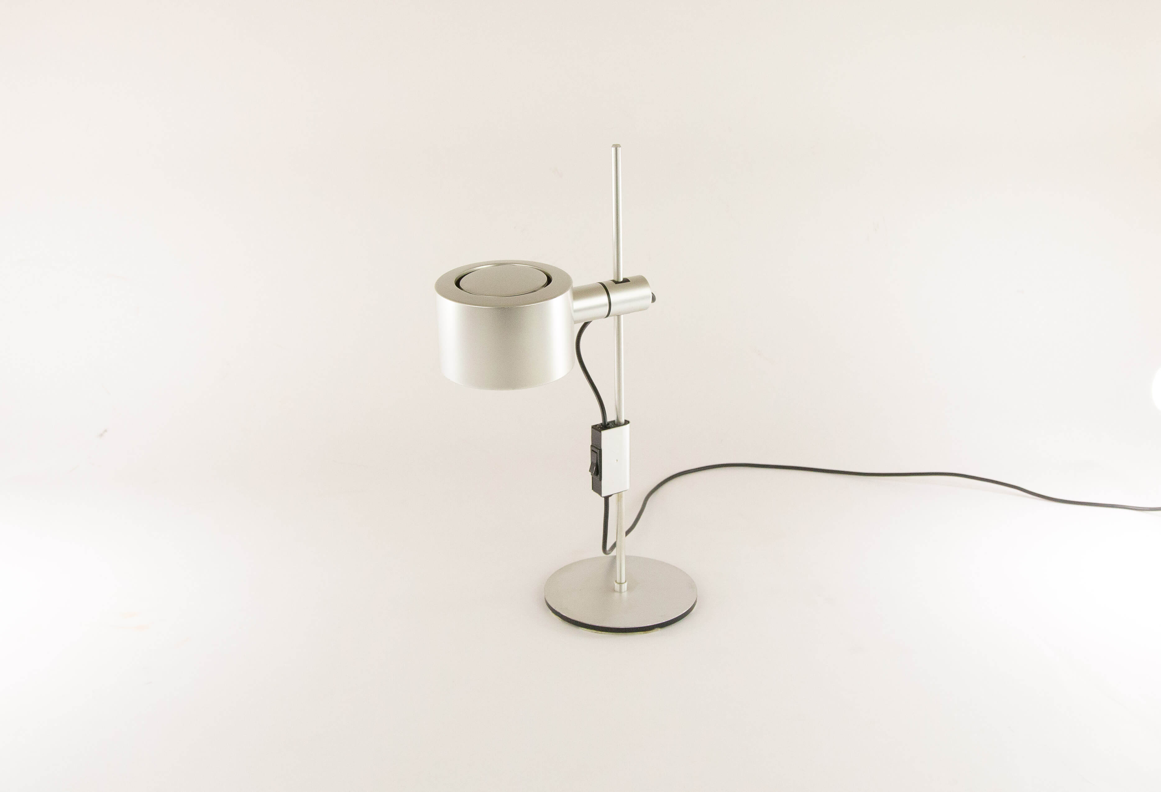Zoeken achterstalligheid Vertellen Aluminium table lamp by Ronald Homes for Conelight Limited, 1960s - Palainco
