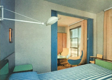 Stillovo hospital lamp model No. 2130 in a hospital room