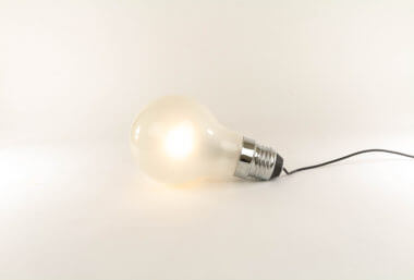 Thomas Alva Edison table lamp by Ingo Maurer for Design M in its full glory