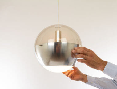 Luna pendant by Fillekes for Artifort, with an indication of the size
