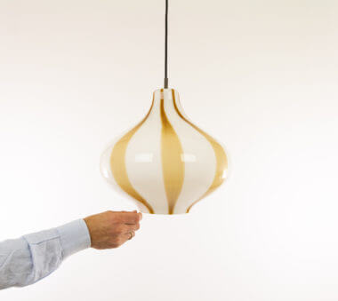 Cipolla pendant by Massimo Vignelli for Venini with an indication of the size