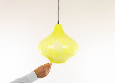 Yellow Cipolla pendant with Tessuto by Massimo Vignelli for Venini with an indication of the size