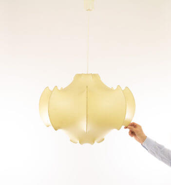 Viscontea pendant by Achille en Pier Giacomo Castiglioni for Flos, with an indication of the size