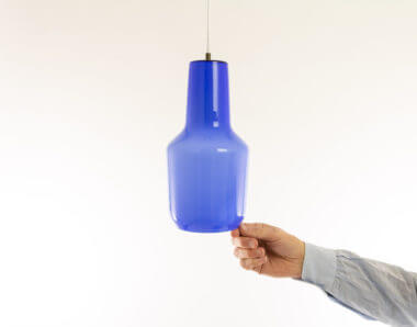 Blue pendant by Massimo Vignelli for Venini with an indication of the size