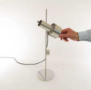 FA1 aluminium table lamp by Peter Nelson for Architectural Lighting, with an indication of the size