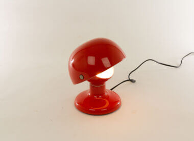 Red Jucker table lamp by Tobia Scarpa for Flos, best position possible
