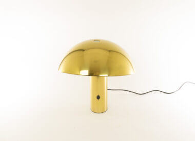 Vaga table lamp by Franco Mirenzi for Valenti as seen form the front