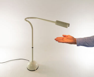 White Stringa table lamp by Hans Ansems for Luxo with an indication of the size
