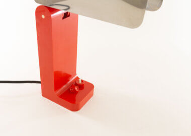 The on/off switch of a Vademecum table lamp by Joe Colombo for Kartell