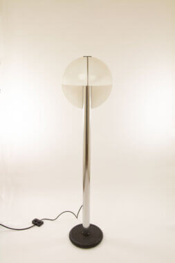 Spicchio floor lamp by Danilo and Corrado Aroldi for Stilnovo, as seen form the other side