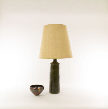 DL/27 Extra large table lamp by Linnemann-Schmidt for Palshus with a small vase