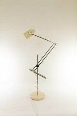 Table lamp Model G32 designed and manufactured by Reggiani in all its beauty