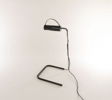 Black Slalom table lamp by Vico Magistretti for O-Luce, from another corner
