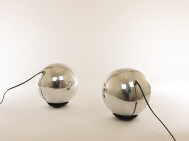 Pair of aluminium Model 586 table lamps by Gino Sarfatti for Arteluce, as seen from the back