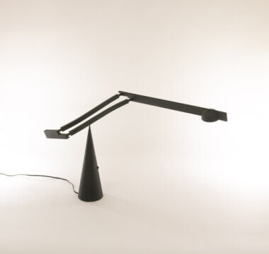 Tabla Table lamp by Mario Barbaglia and Marco Colombo for Italiana Luce in its full beauty