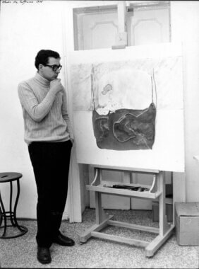 Ugo La Pietra with one of his works in 1966