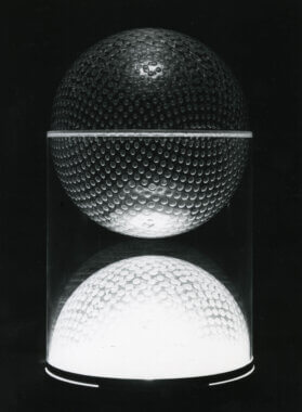 Globo Tissurato lamp in methacrylate, designed by Ugo la Pietra and produced by Pogg