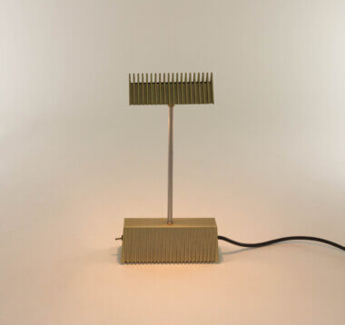 Gold Scintilla table lamp by Piero Castiglioni for Fontana Arte, as seen from the front