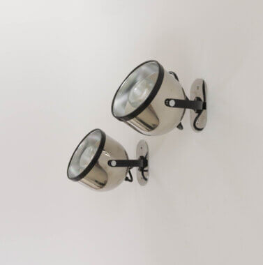 Pair of wall lamps by Gae Aulenti and Livio Castiglioni for Stilnovo, zoomed in