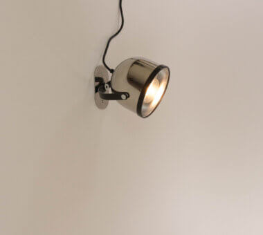Pair of wall lamps by Gae Aulenti and Livio Castiglioni for Stilnovo, switched on