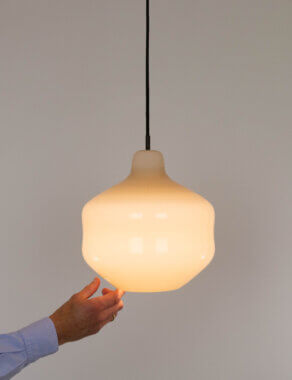 Murano glass pendant by Massimo Vignelli for Venini, with an indication of the size