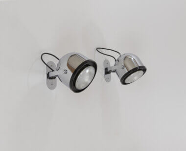 Pair of wall lamps by Gae Aulenti and Livio Castiglioni for Stilnovo