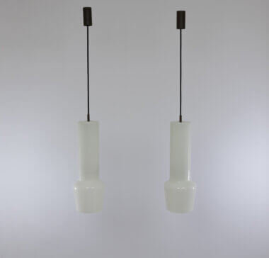 Pair of white glass pendants by Massimo Vignelli for Venini, in their full beauty
