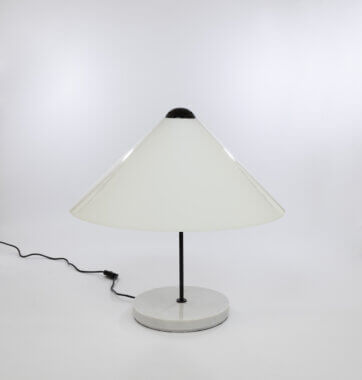 Large and beautiful Snow Table lamp by Vico Magistretti for O-luce