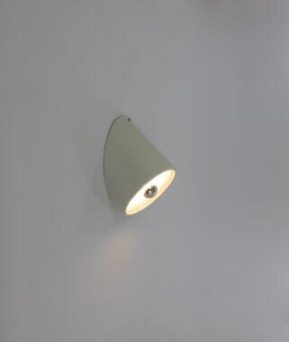 White Wall lamp No. 235/b by Cini Boeri for Arteluce, shining downwards