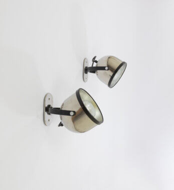 A pair of wall lamps by Gae Aulenti and Livio Castiglioni for Stilnovo, shining towards another direction